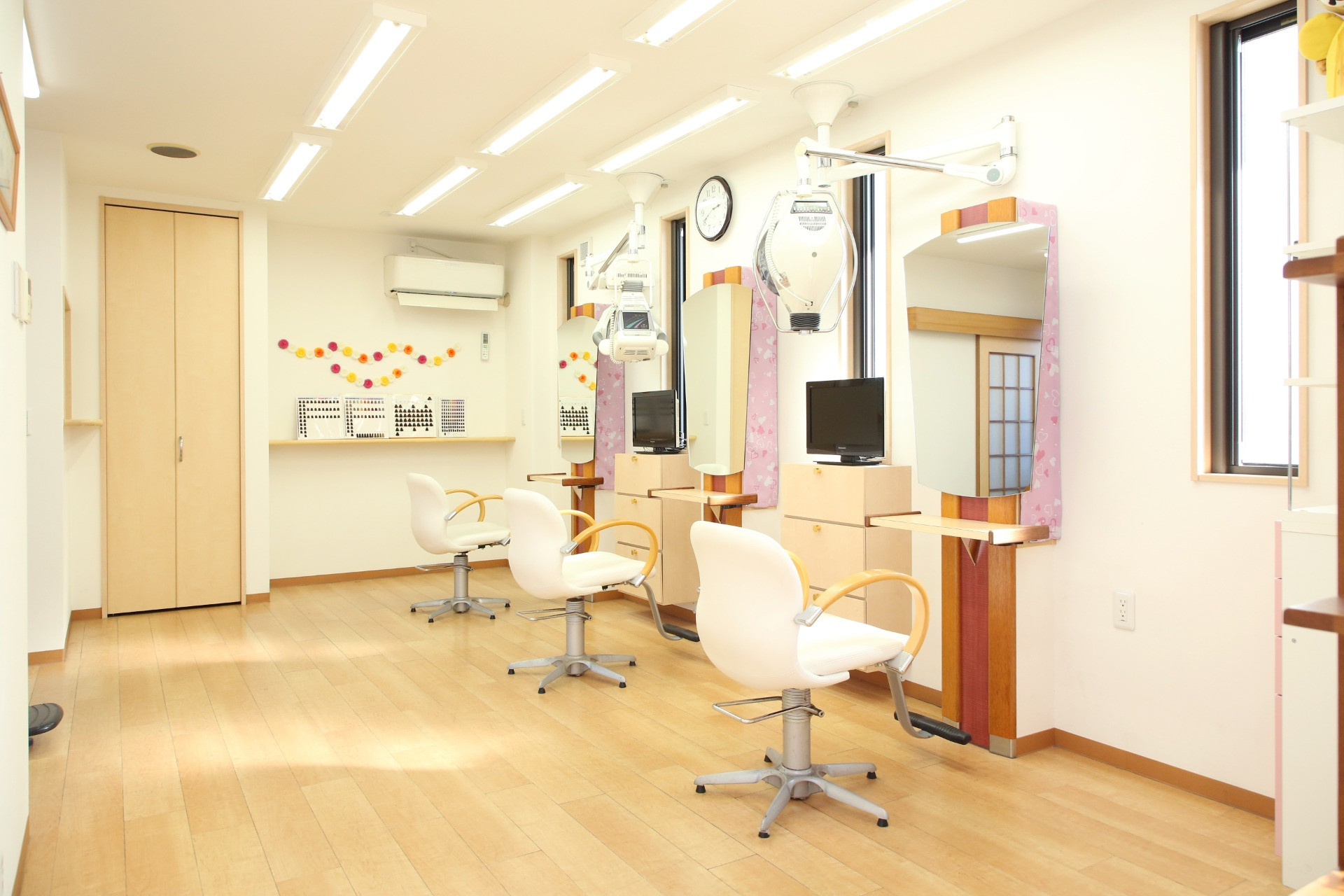 夜間のヘアチェンジが可能な美容室として浜松市南区で営業 